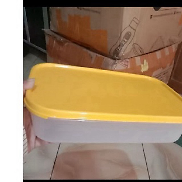 MM rectangular Tupperware