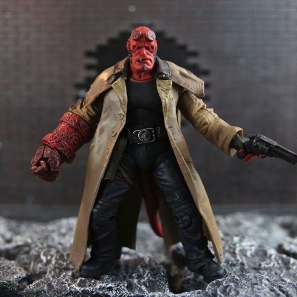 action figure Hellboy figure hellboy Mezco     Berkualitas