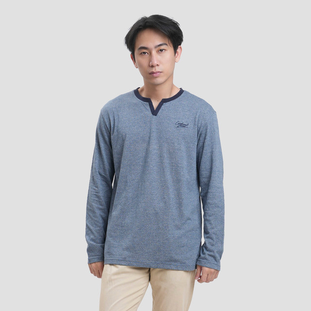 Cardinal Jeans V-Neck Kaos Lengan Panjang Pria 119387675