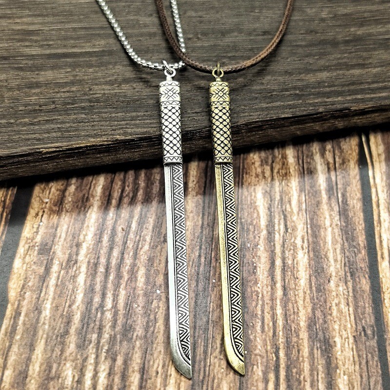 Kuningan Kuno Mini Terkenal Pedang Yue Raja Qin Shi Huang Kuno Han Pedang Senjata Kalung Angin