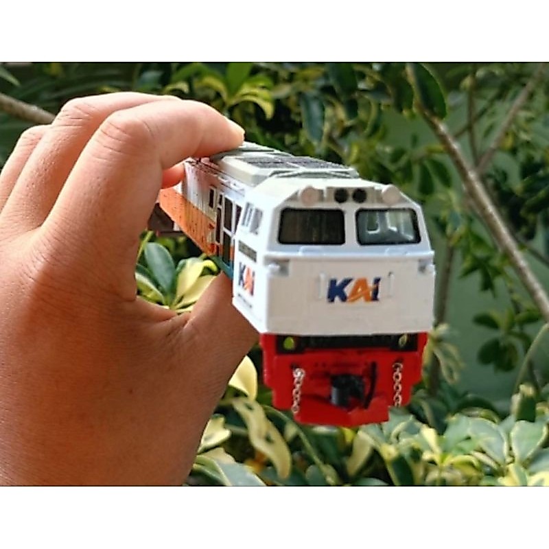 Cangkang Lokomotif CC206