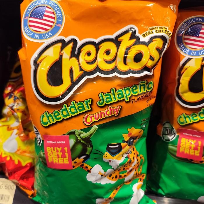 

Cheetos Cheddar jalapeno crunchy usa 226 gram