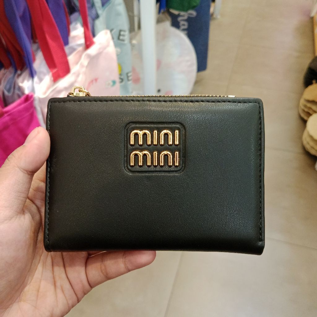MINISO Hardware Letter Short Two-Fold Women's Wallet (Black) DOMPET LIPAT WANITA