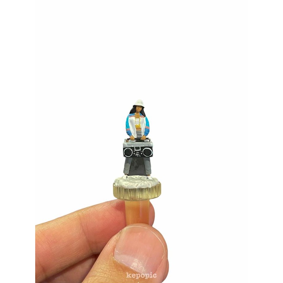 IGS99 Figure radio hip hop skala 1/64 supreme preiser bandai noch KS83 - Topi putih