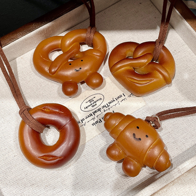 Roti buatan tangan, simpul alkali, croissant, croissant, liontin panjang, kalung, aksesoris rantai s