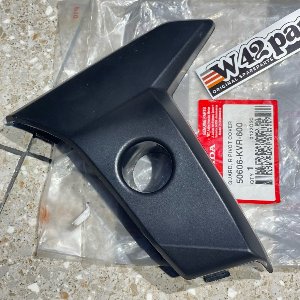 COVER TUTUP DUDUKAN FOOT STEP PIJAKAN KAKI BELAKANG KANAN SUPRA X 125 X125 BATMAN REVO 100 ORIGINAL 