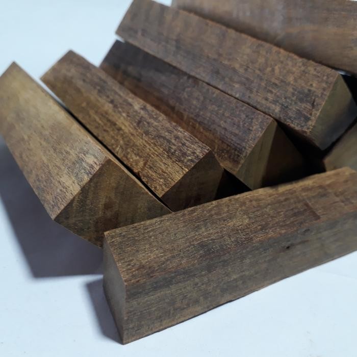 BATANGAN KAYU GAHARU KALIMANTAN JOO82