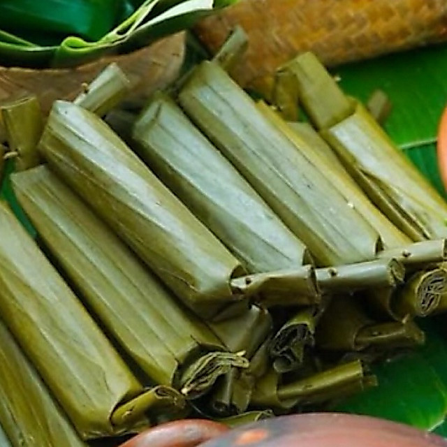 READY Lontong Matang 10pcs / Lontong Daun Pisang Matang 10pcs / Lontong Matang Siap Makan (Hanya unt