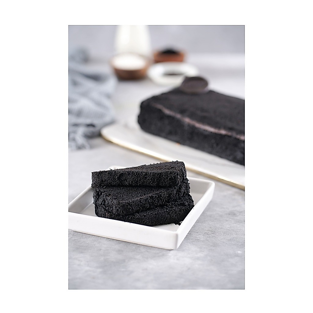 Amanda-Black-Brownies-Crumble