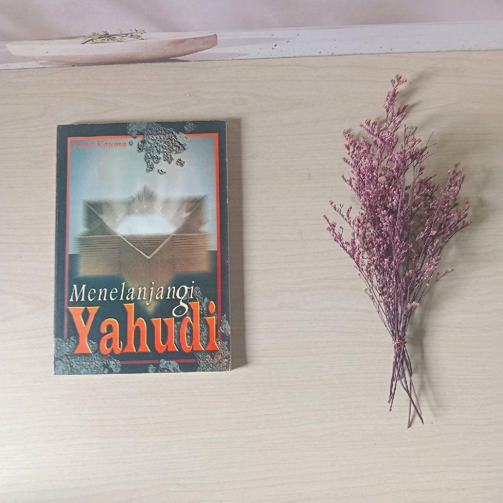 Menelanjangi Yahudi : Fuad Kauma