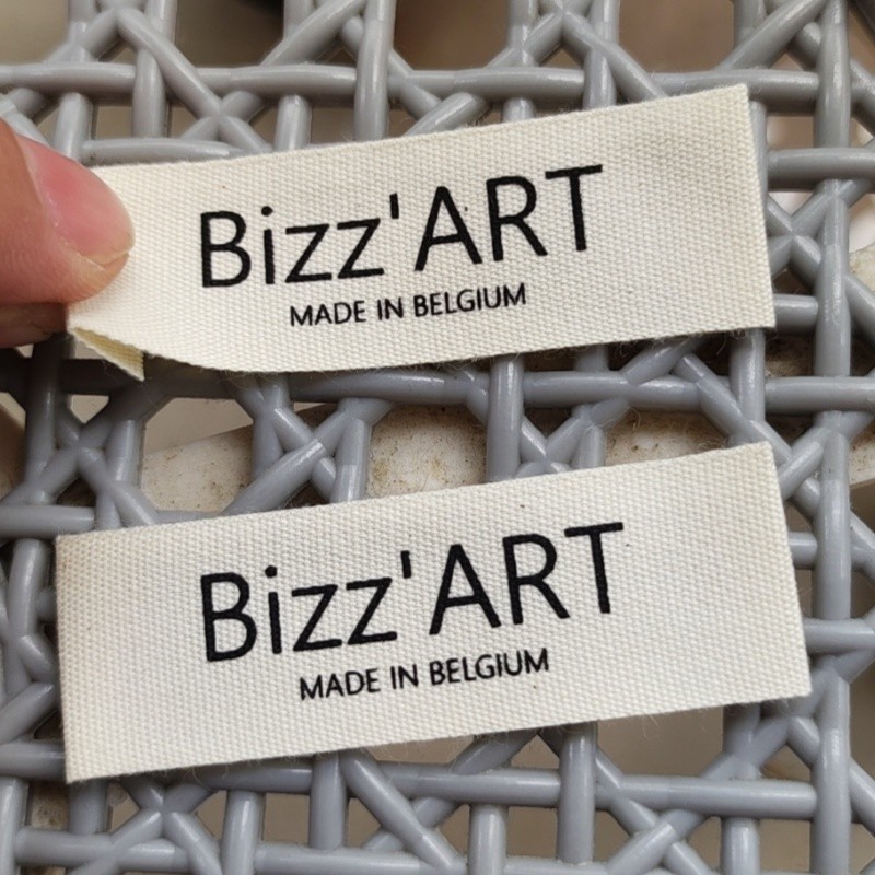 

500PCS Custom Made in Belgium Cotton Label Personalised End fold baby clothing 2 * 6 cm Beige Garment labels