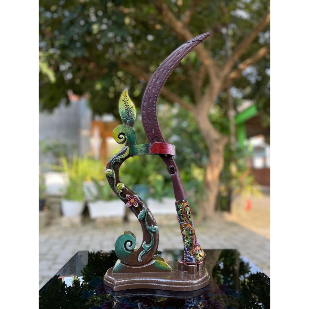 jagrak krambit clurit senjata khas Madura dari kayu jati tua yang hrs ada ritual dulu sblm pengerjaa