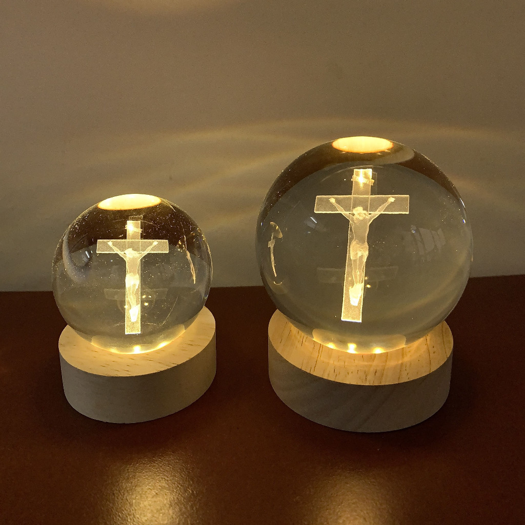 ALPHA OMEGA - Lampu Tidur Hias 3D Salib Yesus Kristus Corpus Bola Kristal  - Kado Pajangan Souvenir 