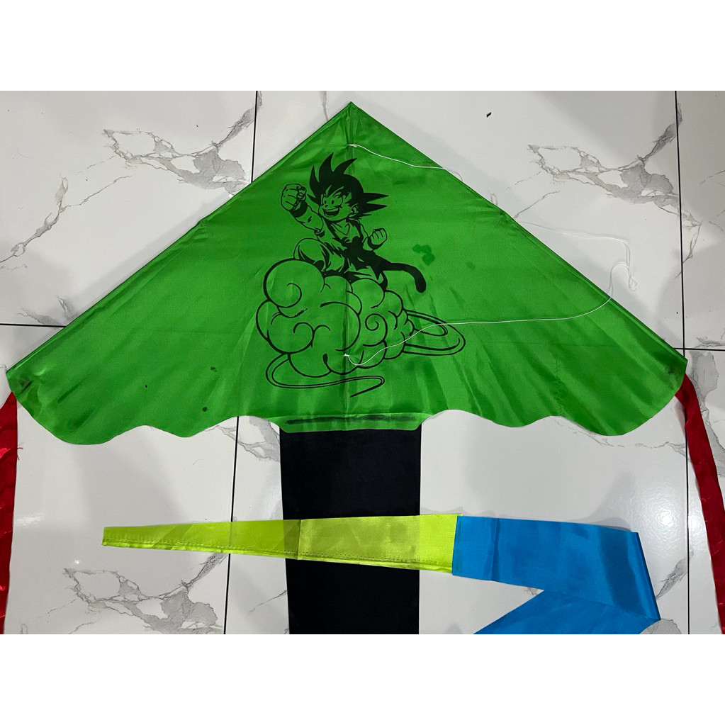 [READY] [TERMURAH] Layangan Kain Parasit Motif Superhero dan Kartun. Mudah Dibawa Bisa Dilipat