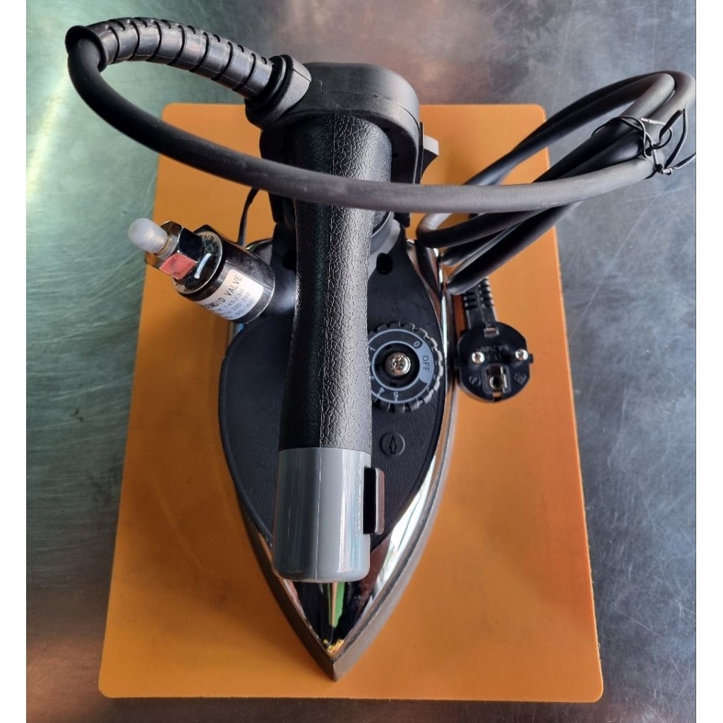 Setrika Uap ES300/Setrika gantung listrik