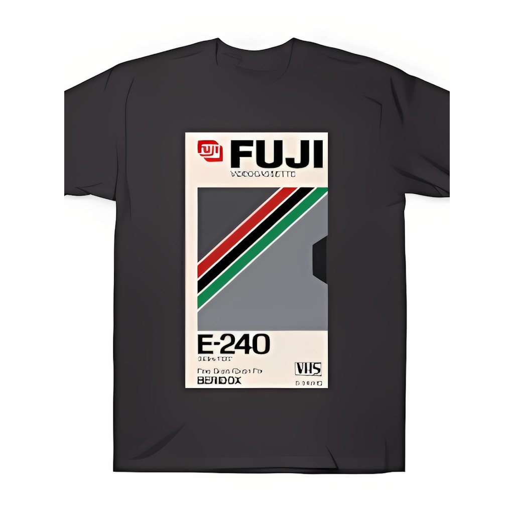 Kaos Motif Kaset VHS Retro Fuji - Desain Kaset Video Retro Fuji, Hitam dengan Garis Merah/Hijau - Le