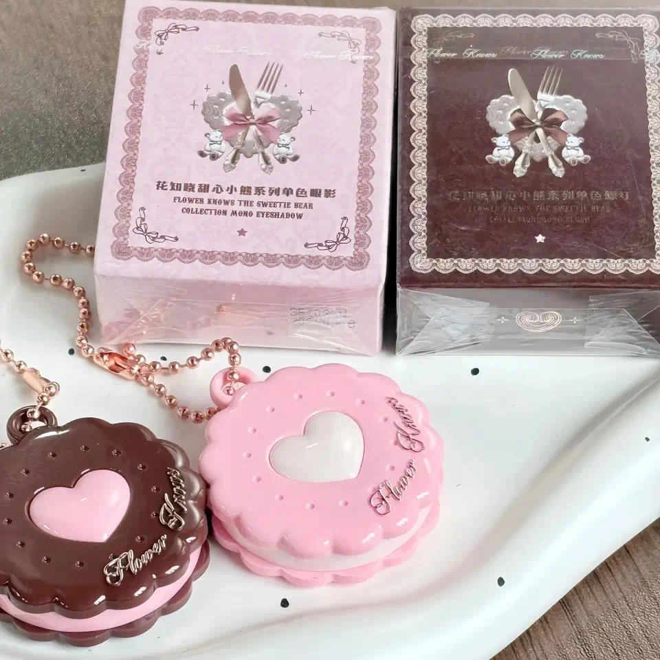 Flower knows Mini Eye Shadow Pendant Blush Keychain The Sweetie Bear MINI Monochrome Powder Blusher 