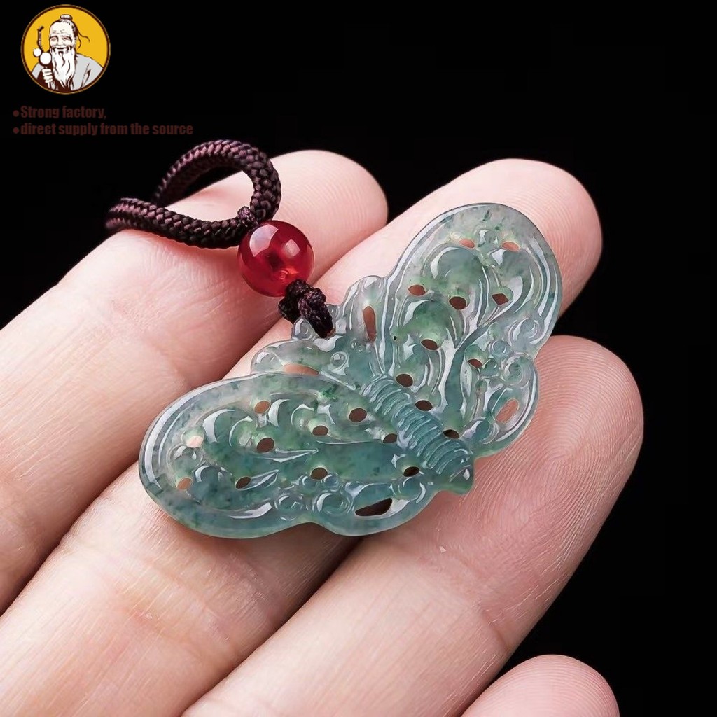 Natural Sebuah jadeite, liontin kupu-kupu air biru es tergantung.