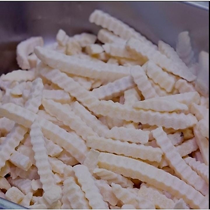 SURI CRINKLE CUT 1KG II KENTANG CRINKLE II KENTANG FROZEN