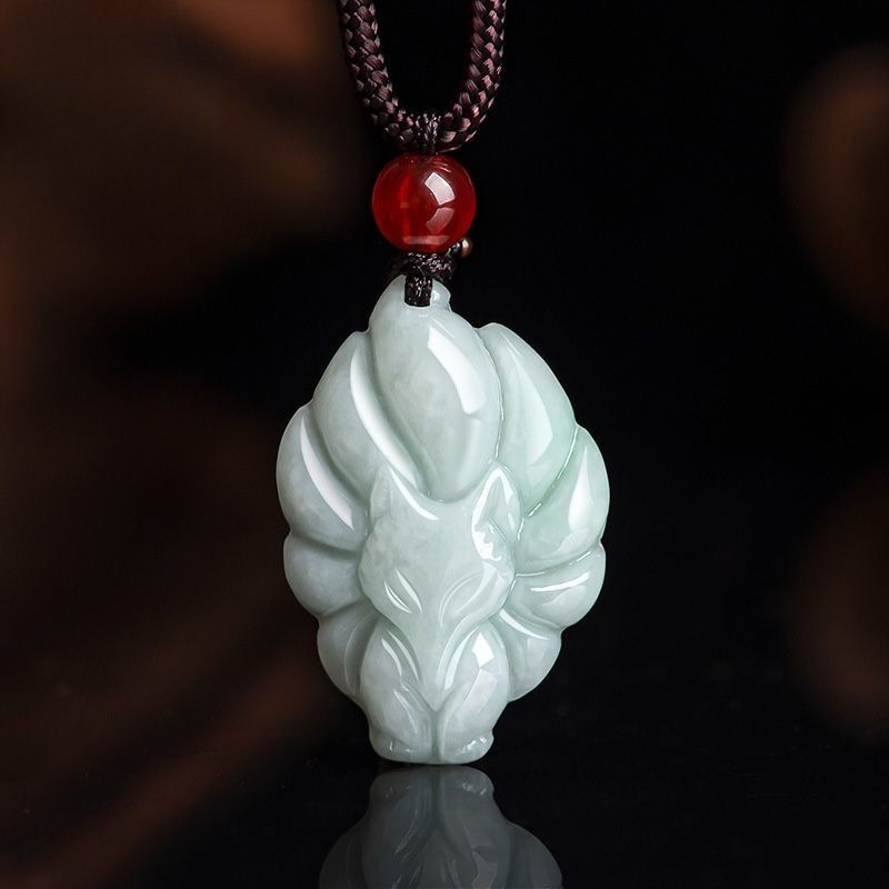 Alami Sebuah jadeite sembilan ekor rubah liontin rubah peri rubah kalung wanita giok