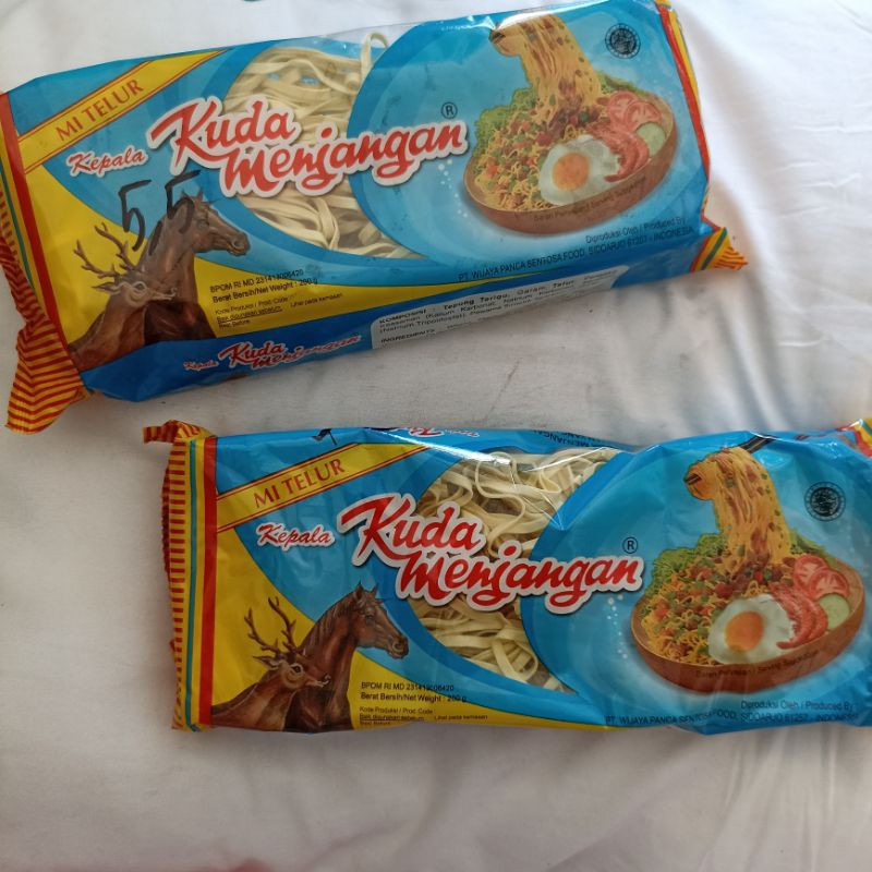

UG Mie Telor KUDA MENJANGAN Kecil - Lebar 200 gr Mi Telur Bungkus Biru MIE MENJANGAN SG