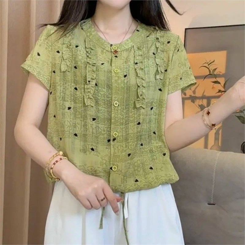 Blus wanita bermotif, mode musim panas terbaru, atasan kemeja yang membuat terlihat lebih muda.