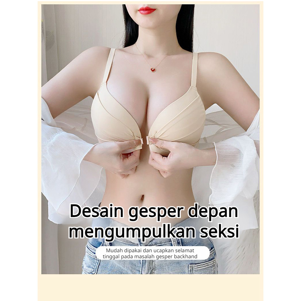 Payudara Kecil Memperlihatkan Bagian Tipis Bra Seksi yang Berkumpul Besar