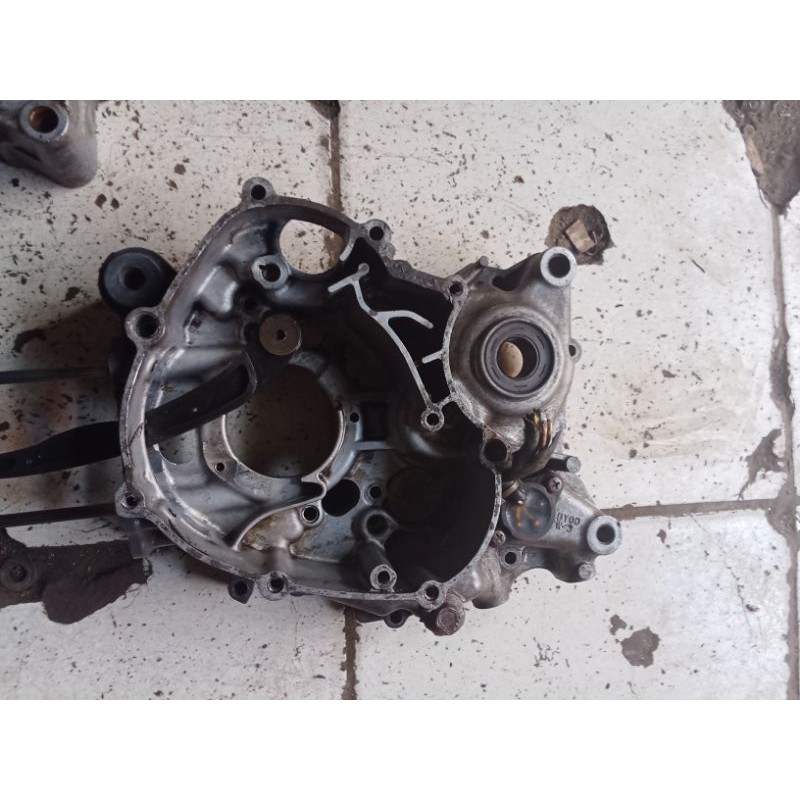 KRENGKES CRANKCASE SEBELAH KIRI YAMAHA VEGA ZR/JUPITER Z1/JUPITER Z ROBOT/COPOTAN ORIGINAL MOTOR