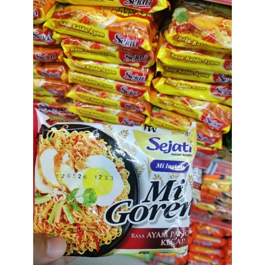 Mi goreng sejati rasa ayam panggang  kecap/mie instant/mi sejati