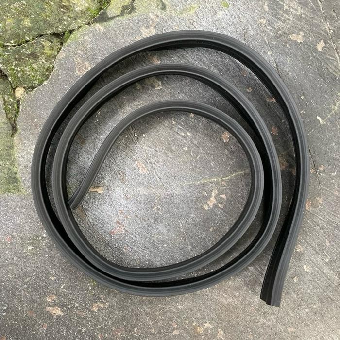 Weatherstrip Hood To Cowl Top Karet Kap Mesin Belakang Panggangan Sate Toyota Corolla KE70 DX Corona