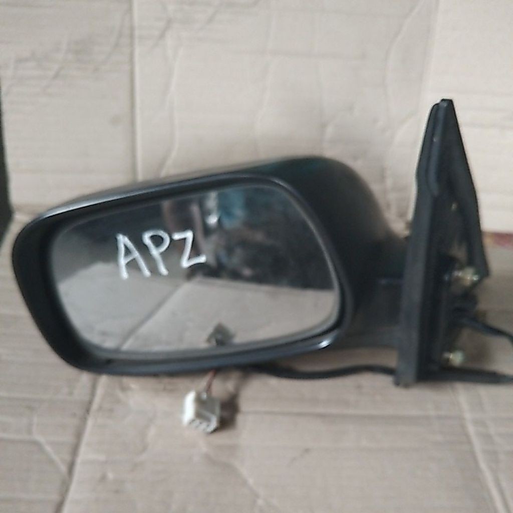spion kiri toyota avanza 2005