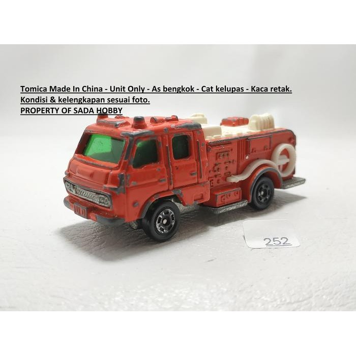 DCT... Tomica No 110 Nissan Diesel Pump Fire Engine JUNK