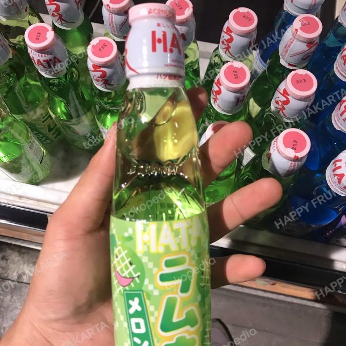

Hata ramune rasa melon | minuman bercabonasi rasa melon 200ml