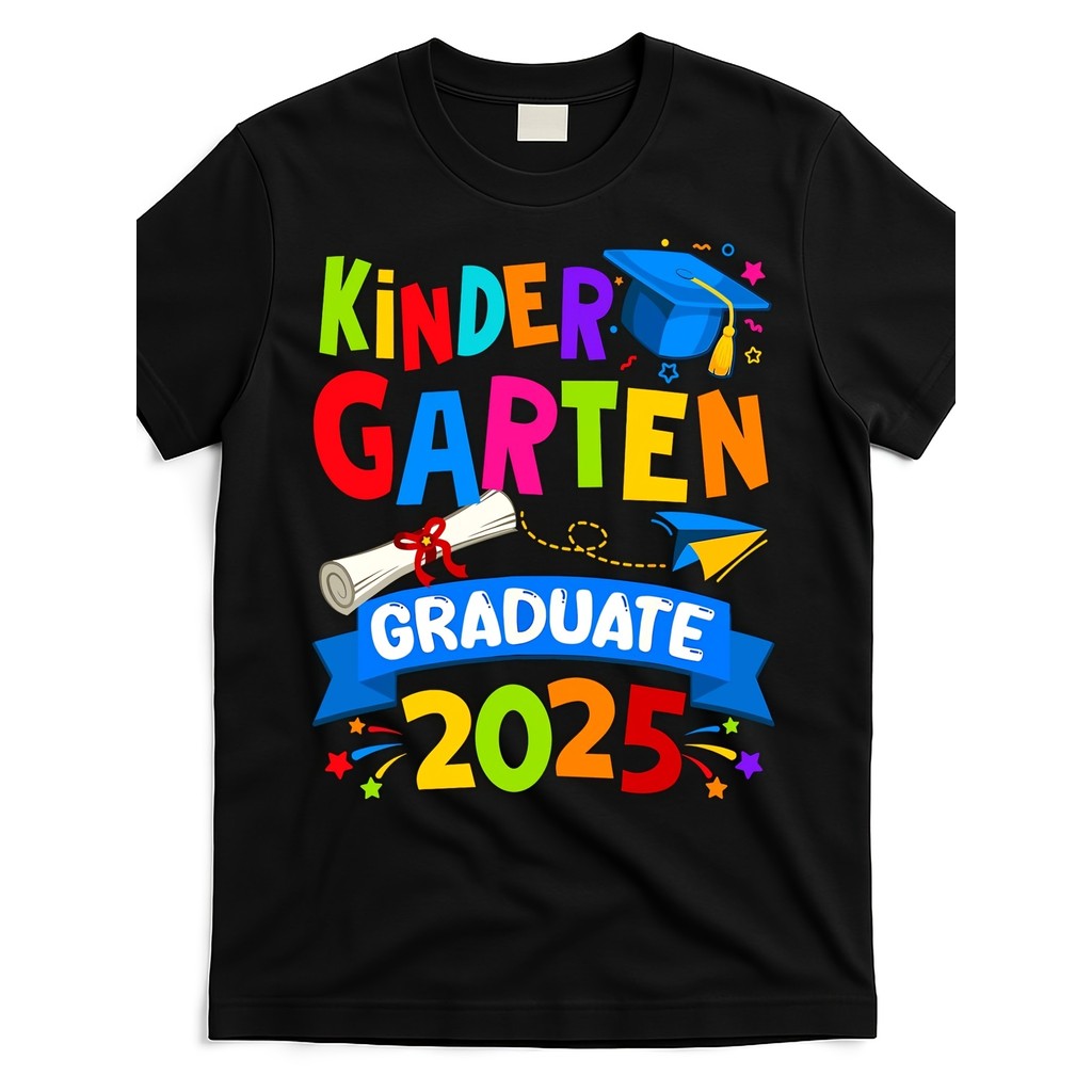 Kaos Kenang-kenangan Wisuda TK Pria 2025 - Motif Topi Toga Bintang Retro, Hitam Adem untuk Hadiah Mu