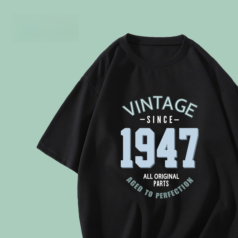 （✅COD） (Pengiriman dalam waktu 24 jam)Kemeja pendek coklat dengan cetakan huruf tahun 1947 gaya retr