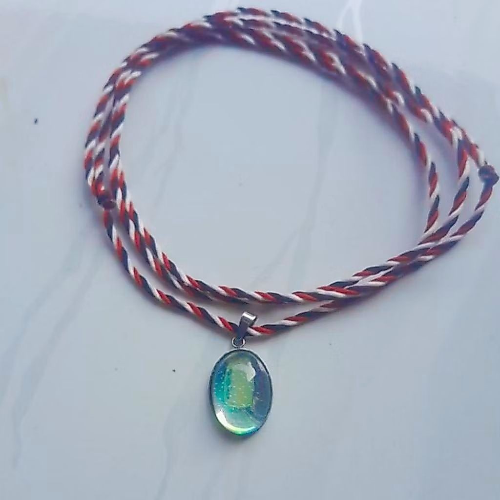 kalung liontin batu akik kalimaya pelangi indiahe tali tridatu.