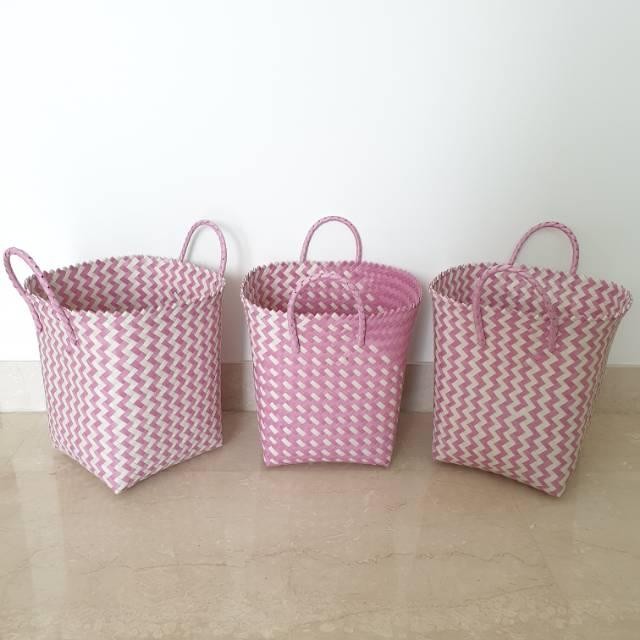 

Cover Pot Pink 27cm [H002] - Tas Parcel, Tas Parsel, Tas Hampers, Goodie Bag, Shopping Bag Anyam - Warna by Summerstore id