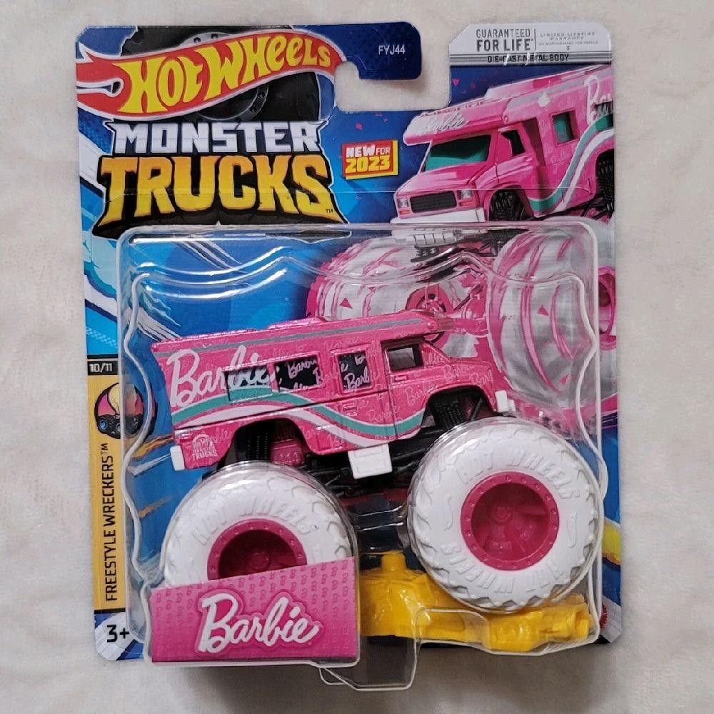 Hot Wheels – Monster Trucks: Camper Freestyle Wreckers (Barbie Camper)