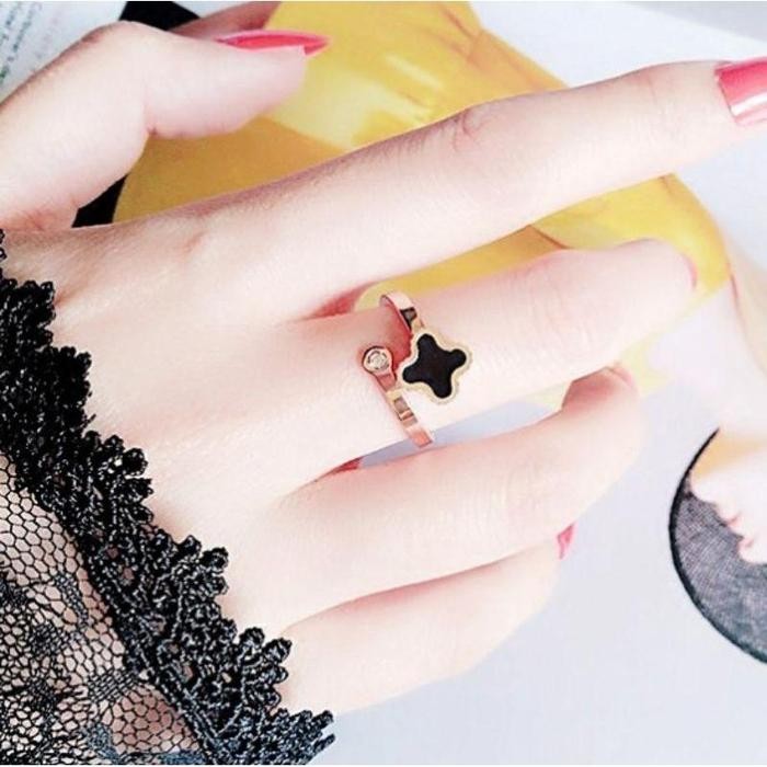 cincin titanium wanita clover hitam mata 1 Rings