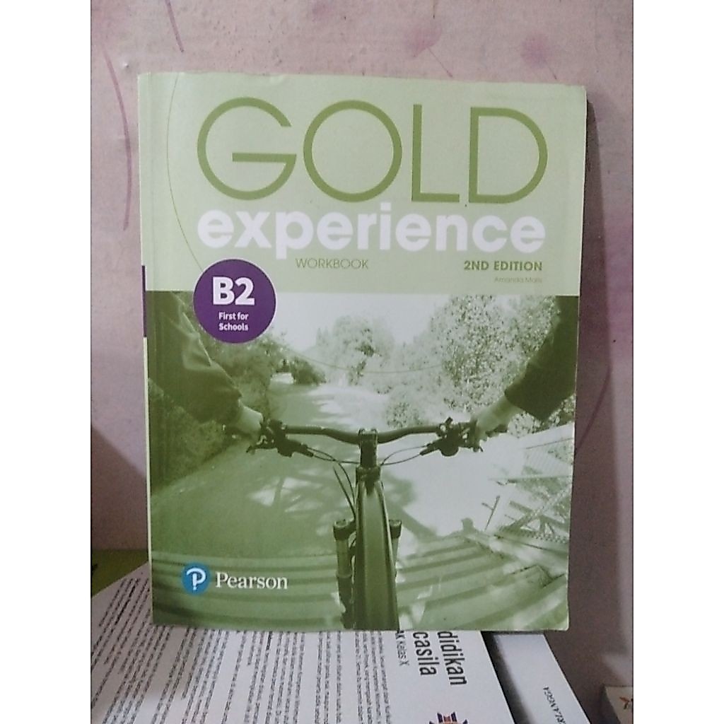 buku gold experience B2 workbook