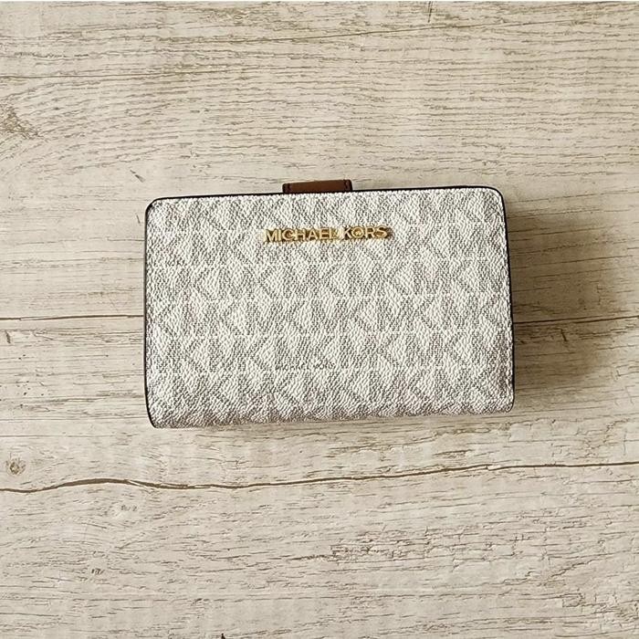 READY dompet wanita mk medium bifold zip coin wallet ej - vanilla
