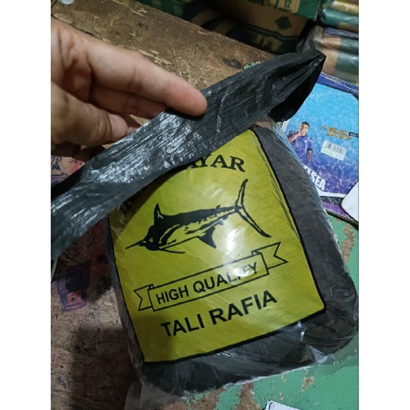 

TALI RAFIA HITAM / TALI HITAM IKAN LAYAR / TALI PLASTIK 1 KG