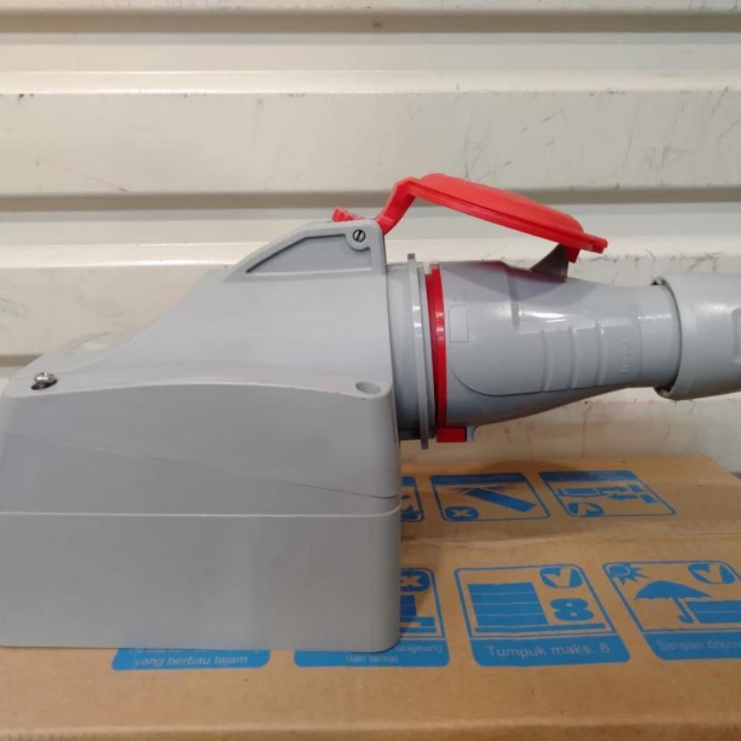 Legrand 3P+G 32A surface mounting