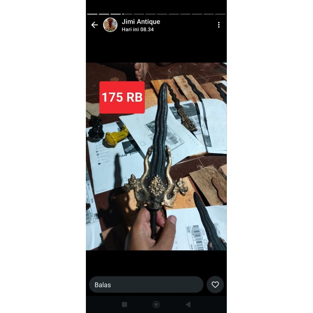 tombak sepuh Majapahit dari Wesi aji Keleng diapit 2 naga kinatah sepuh majapahit