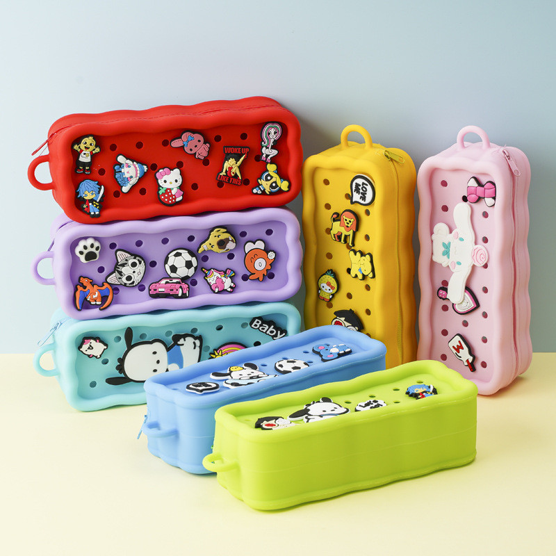 

TEMPAT PENSIL POUCH ALAT SEKOLAH MOTIF CEWEK COWOK BAHAN JELLY SILIKON