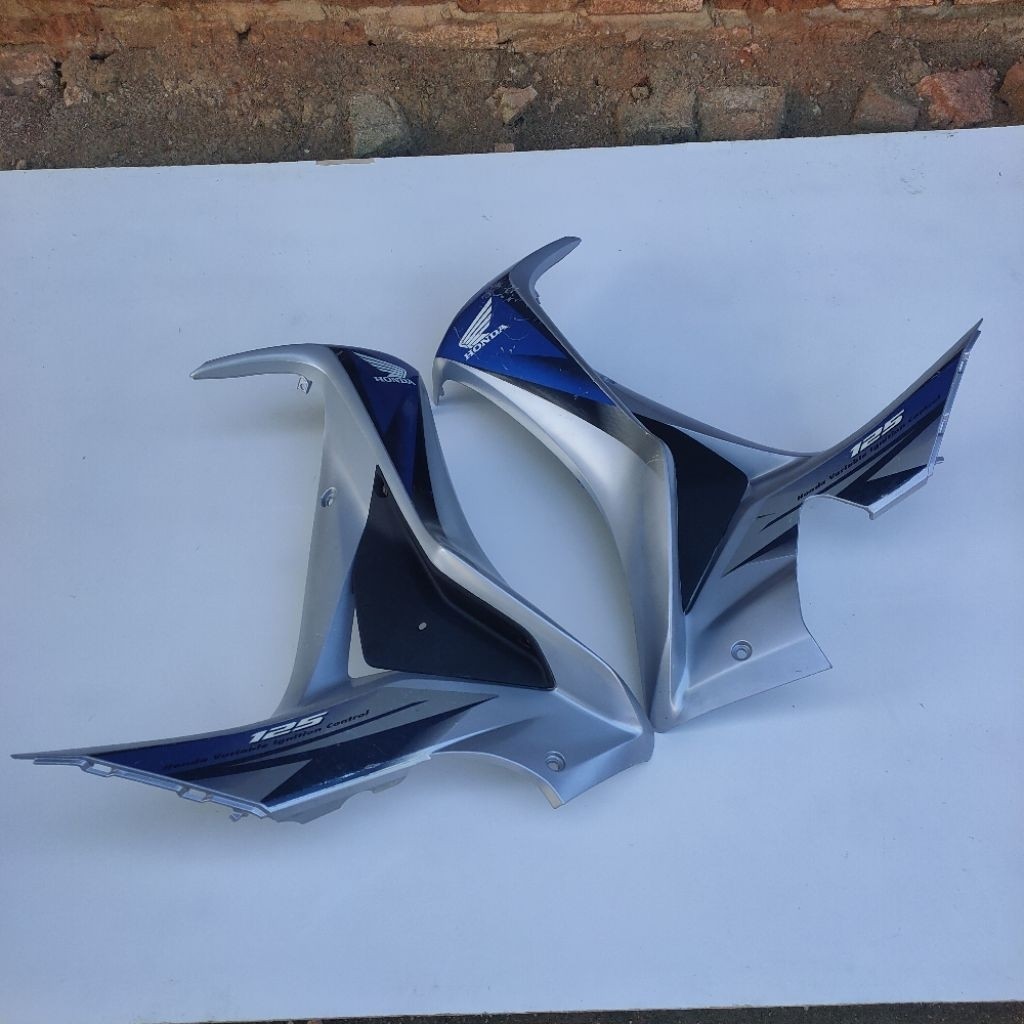 COVER TEBENG SAYAP DEPAN KANAN KIRI HONDA SUPRA X 125 HELM IN ORIGINAL COPOTAN
