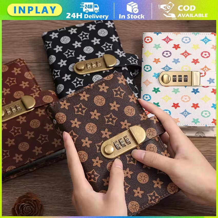 

Buku Tabungan Uang & Dompet Koin PU Leather / Kunci Password Anti Maling / Organizer Keuangan Harian & Album Tabungan Rumah Tangga