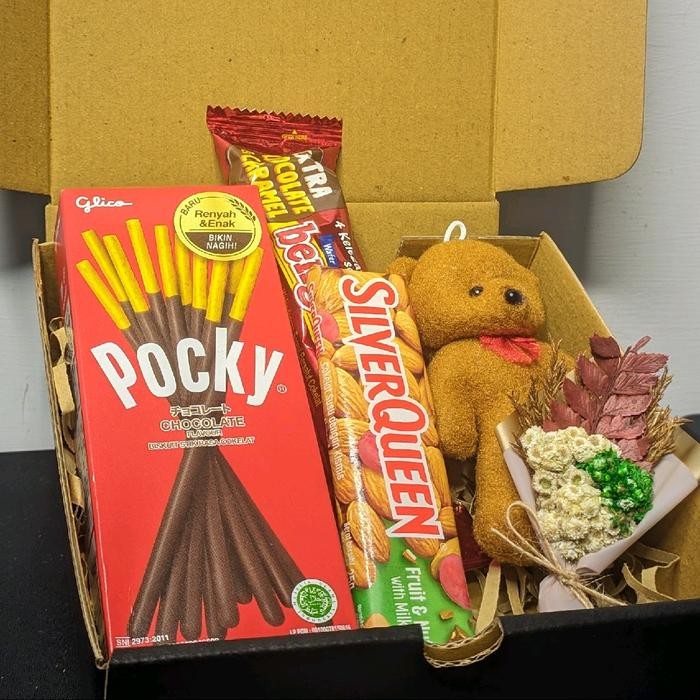 

Hampers Snack Box Kado Ulang Tahun Pacar Gift Box Gantungan Kunci Hadiah Anniversary Kado Murah Hari Guru Cewek Cowok Set Kado Anak Buket BPOM Gift Sets warna Coklat Food - Kosong / Blank