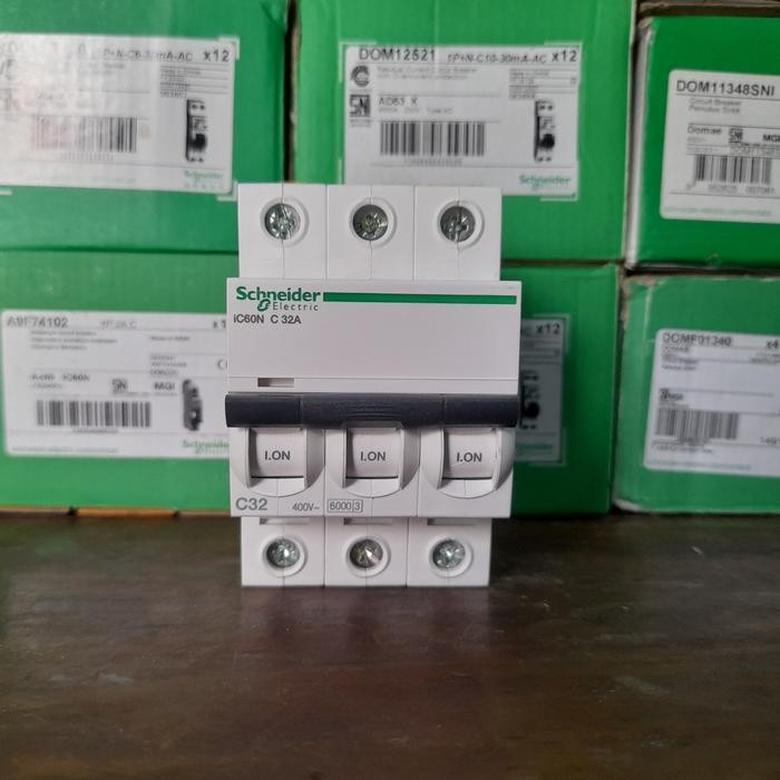 MCB IC60N 3P 32A Schneider
