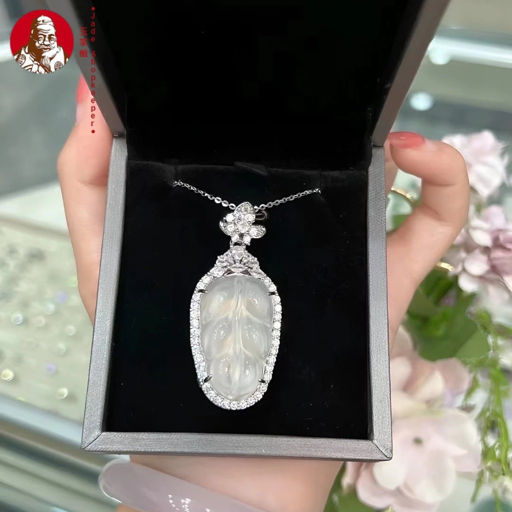 Kalsedon es putih alami, kalung giok tulang selangka Buddha es tinggi Selebriti internet kalung daun